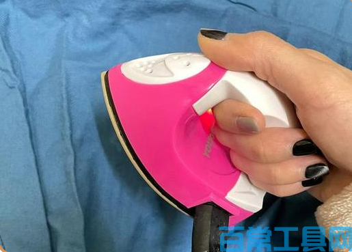 蜡烛油滴在衣服上如何清理